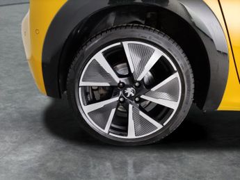 Peugeot E-208 50kWh GT (136 ps) - PARK ASSIST - LED - REVERSE CAM