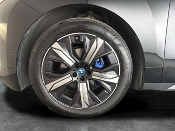 BMW iX 50 111.5kWh M Sport xDrive (11kW Charger) (523 ps) - COMFORT PLU
