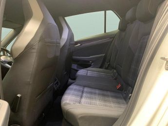 Volkswagen Golf 2.0 TDI GTD DSG (200 ps) - DIGITAL DASH - PADDLE SHIFT - PARK SE