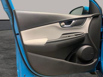 Hyundai Kona 64kWh Ultimate (10.5kW Charger) (204 ps) - KEYLESS ENTRY - REVER