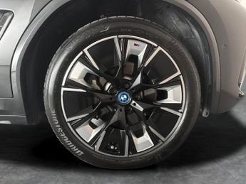 BMW iX3 80kWh M Sport Pro (286 ps) - HUD - PARK ASSIST - HK AUDIO