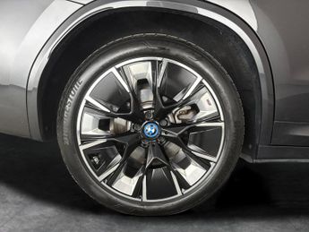 BMW iX3 80kWh M Sport Pro (286 ps) - HUD - PARK ASSIST - HK AUDIO