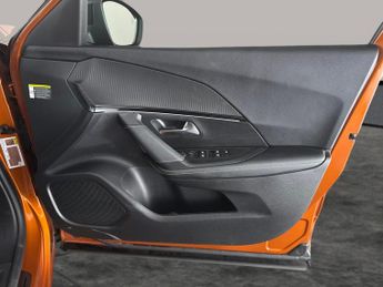 Peugeot E-2008 50kWh GT (7kW Charger) (136 ps) - LED - REVERSE CAM - NAV