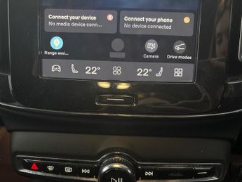 Volvo XC40 Recharge 69kWh Core (231 ps) - BLACK ROOF RAILS - PARK ASSIST - 