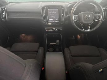 Volvo XC40 Recharge 69kWh Core (231 ps) - BLACK ROOF RAILS - PARK ASSIST - 