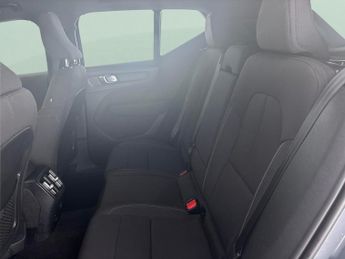 Volvo XC40 Recharge 69kWh Core (231 ps) - BLACK ROOF RAILS - PARK ASSIST - 