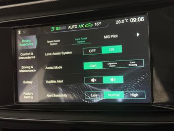 MG Mg5 61.1kWh Exclusive Long Range (156 ps) - NAV - LANE DEPARTURE  - 