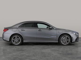 Mercedes-Benz A Class 1.3 A250e 15.6kWh AMG Line Plug-in 8G-DCT (218 ps) - HEATED LEAT