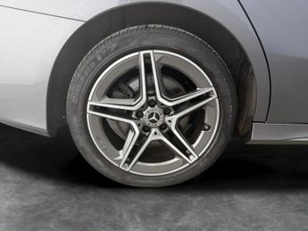 Mercedes-Benz A Class 1.3 A250e 15.6kWh AMG Line Plug-in 8G-DCT (218 ps) - HEATED LEAT