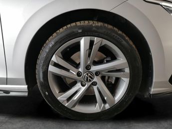 Volkswagen Golf 2.0 TDI R-Line DSG (150 ps) - ACTIVE LANE ASSIST - LED - HEATED 