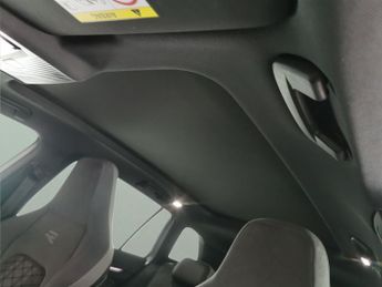 Volkswagen Golf 2.0 TDI R-Line DSG (150 ps) - ACTIVE LANE ASSIST - LED - HEATED 
