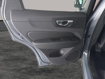 Volvo XC60 2.0h T6 Recharge 18.8kWh Core Plug-in AWD (350 ps) - NAV - 18IN 