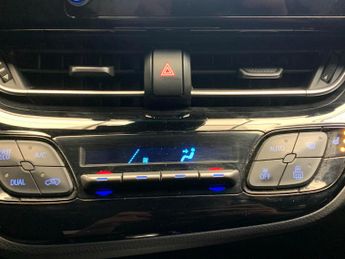 Toyota C-HR 1.8 VVT-h GPF Design CVT (122 ps) - LED - REVERSE CAM - NAV