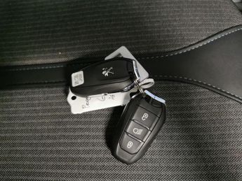 Peugeot 3008 1.6 13.2kWh Allure Premium + Plug-in e-EAT (225 ps) - BLUETOOTH 