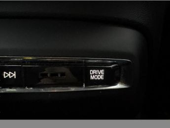 Volvo XC40 1.5h T4 Recharge 10.7kWh Plus Plug-in (211 ps) - CLIMATE PACK - 