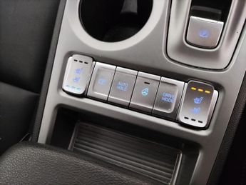 Hyundai Kona 64kWh Ultimate (10.5kW Charger) (204 ps) - REVERSE CAM - NAV - L