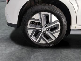 Hyundai Kona 64kWh Ultimate (10.5kW Charger) (204 ps) - REVERSE CAM - NAV - L