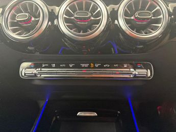 Mercedes-Benz EQA EQA 250+ 70.5kWh AMG Line (190 ps) - ADAPTIVE LIGHTS - HEATED LE