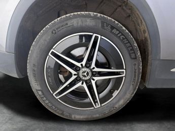 Mercedes-Benz EQA EQA 250+ 70.5kWh AMG Line (190 ps) - ADAPTIVE LIGHTS - HEATED LE