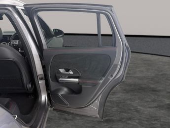 Mercedes-Benz EQA EQA 250+ 70.5kWh AMG Line (190 ps) - ADAPTIVE LIGHTS - HEATED LE