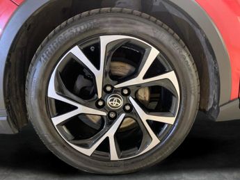 Toyota C-HR 1.8 VVT-h GPF Design CVT (122 ps) - LED - REVERSE CAM - NAV