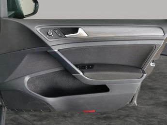 Volkswagen E-golf 35.8kWh e-Golf (136 ps) - LED - BLUETOOTH - PARK SENSORS