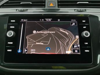 Volkswagen Tiguan 1.5 TSI R-Line DSG (150 ps) - PARK ASSIST - HEATED SEATS - NAV