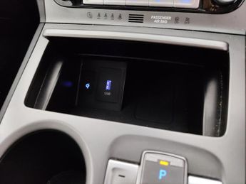 Hyundai Kona 64kWh Ultimate (10.5kW Charger) (204 ps) - REVERSE CAM - NAV - L