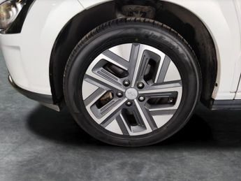Hyundai Kona 64kWh Ultimate (10.5kW Charger) (204 ps) - REVERSE CAM - NAV - L