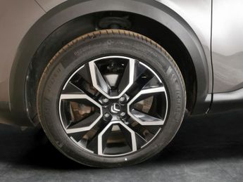 Citroen e-C4 50kWh Shine Plus (7.4kW Charger) (136 ps) - REVERSE CAM - HEATED
