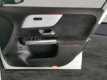 Mercedes-Benz EQA EQA 250 66.5kWh AMG Line (190 ps) - REVERSE CAM - NAV - ALCANTAR