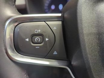 Volvo XC40 Recharge Twin 82kWh Plus AWD (408 ps) - BLACK ROOF RAILS