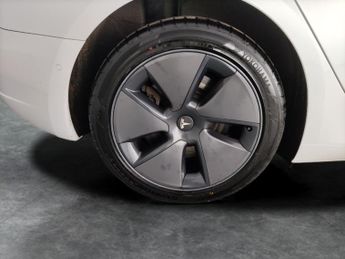 Tesla Model 3 (Dual Motor) Long Range 4WDE (346 ps) - HEATED WHEEL - KEYLESS