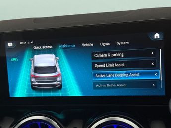 Mercedes-Benz EQA EQA 250 66.5kWh AMG Line (190 ps) - ADAPTIVE LIGHTS - HEATED LEA