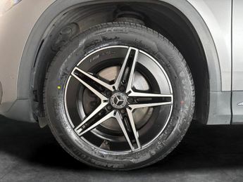 Mercedes-Benz EQA EQA 250 66.5kWh AMG Line (190 ps) - ADAPTIVE LIGHTS - HEATED LEA