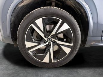Volvo XC90 2.0h T8 Recharge 18.8kWh Plus Plug-in 4WD (455 ps) - SURROUND VI