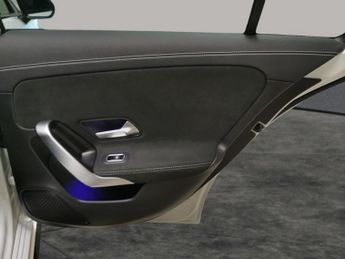 Mercedes-Benz A Class 2.0 A200d Exclusive Edition 8G-DCT (150 ps) - LED - REVERSE CAM 