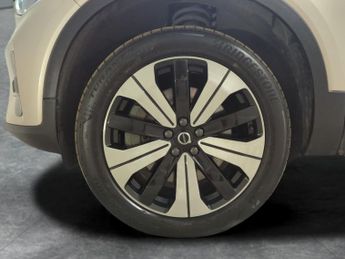 Volvo XC40 Recharge Twin 82kWh Plus AWD (408 ps) - BLACK ROOF RAILS