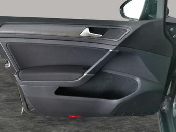 Volkswagen E-golf 35.8kWh e-Golf (136 ps) - LED - BLUETOOTH - PARK SENSORS