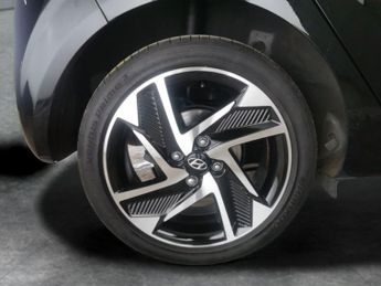 Hyundai i10 1.0 Premium (67 ps) - HEATED STEERING - LANE DEPARTURE  - WIFI
