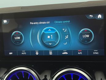 Mercedes-Benz EQA EQA 250 66.5kWh AMG Line (190 ps) - ADAPTIVE LIGHTS - HEATED LEA