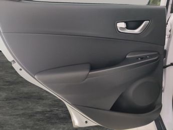 Hyundai Kona 64kWh Ultimate (10.5kW Charger) (204 ps) - REVERSE CAM - NAV - L