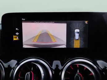Mercedes-Benz EQA EQA 300 66.5kWh AMG Line 4MATIC (228 ps) - REVERSE CAM - HEATED 