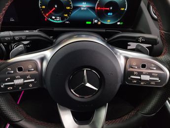 Mercedes-Benz EQA EQA 300 66.5kWh AMG Line 4MATIC (228 ps) - REVERSE CAM - HEATED 