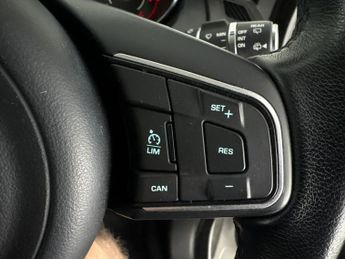 Jaguar E-pace 2.0 D180 S AWD (180 ps) - ELECTRIC SEATS - WIFI - BLUETOOTH