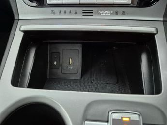 Hyundai Kona 64kWh Ultimate (10.5kW Charger) (204 ps) - ACTIVE LANE ASSIST