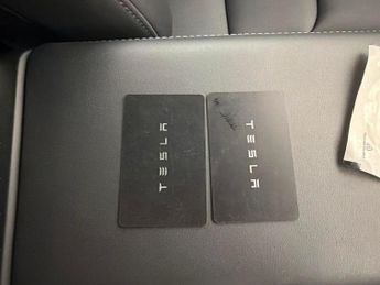 Tesla Model Y SUV RWD (346 ps) - HEATED STEERING - WIFI - BLIND SPOT ASSIST