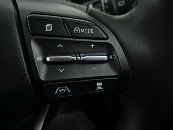 Hyundai Kona 64kWh Ultimate (10.5kW Charger) (204 ps) - ACTIVE LANE ASSIST