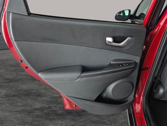 Hyundai Kona 64kWh Ultimate (10.5kW Charger) (204 ps) - ACTIVE LANE ASSIST