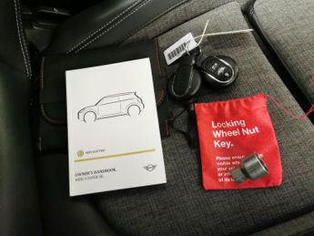 Mini Electric Hatch Cooper SE 32.6kWh Level 2 (184 ps) - MIRROR CAPS - YELLOW - ROOF